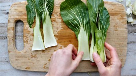 Chop up baby bok choy in small pieces by cutting it up directly into squares. For bok choy of regular size and large, divide the leaves into several piles; stack a few leaves on top to make a pile, then cut the stalks into segments with a knife. The slices should be further sliced into thin strips. Amanda A. Martin.
